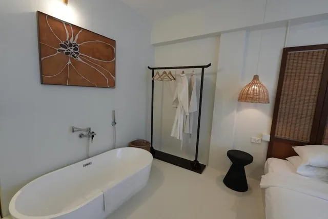 غرفة بريميوم بسرير كينج بحوض استحمام، Yolo Bangkok Boutique Hotel 6/7