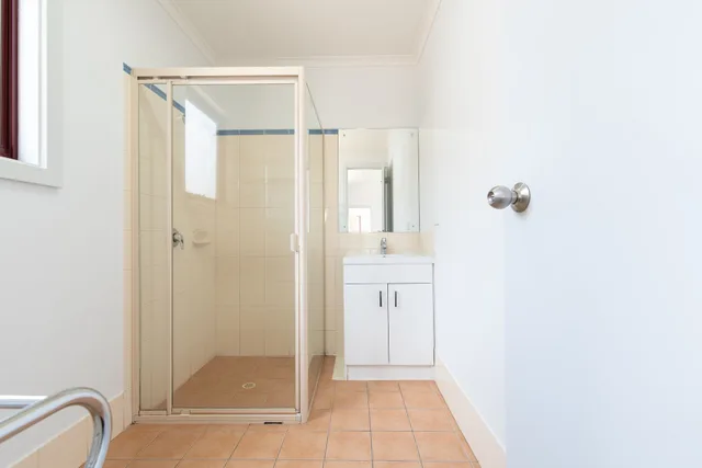 فيلا بسريرين منفصلين وسرير كينج بغرفتي نوم، Adelaide Caravan Park 4/4