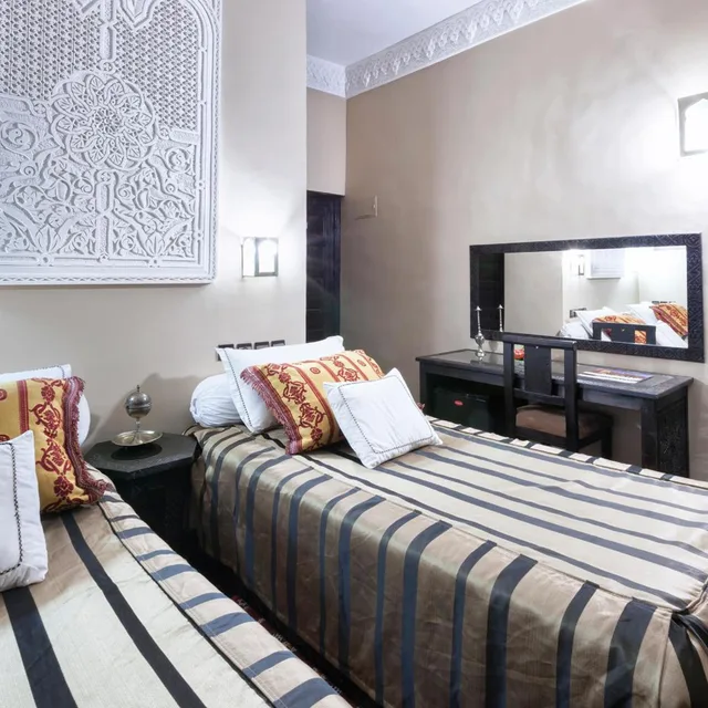 Room, Twin Beds, Azoul 1/8