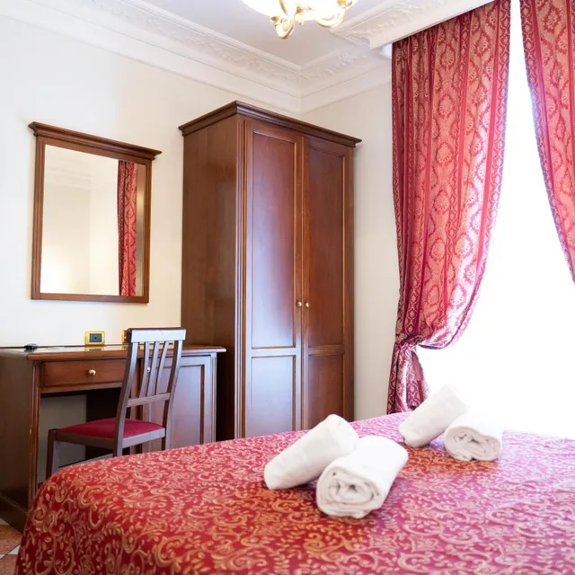 Room, Double or Twin Bed, Hotel Romantica 2/10