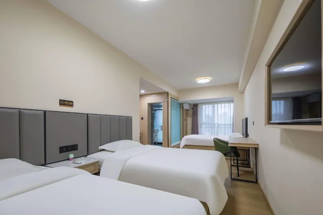 غرفة بزنس ثلاثية بثلاثة أسرّة، GreenTree Inn Weihai Huancui District Liugong Island Wharf Qingdao North Road Express Hotel 2/2
