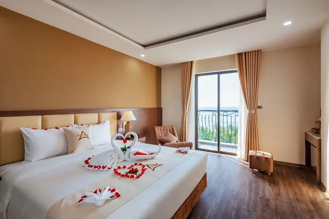 غرفة تنفيذية بسرير كوين بإطلالة على البحر بشرفة بغرفة نوم واحدة، Aquasun Hotel 1/2