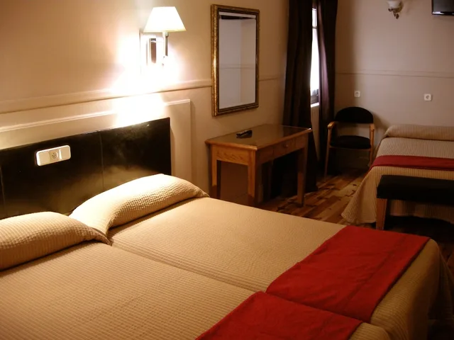 غرفة ثلاثية بثلاثة أسرّة، Hostal Canovas 2/5