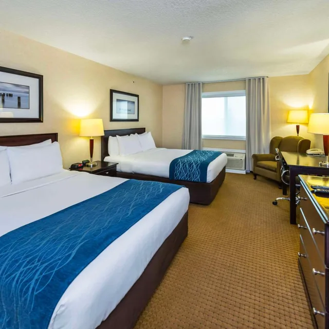 غرفة بسرير كينج وسريرين كوين، Comfort Inn And Suites Edson Yellowhead Highway 5/10