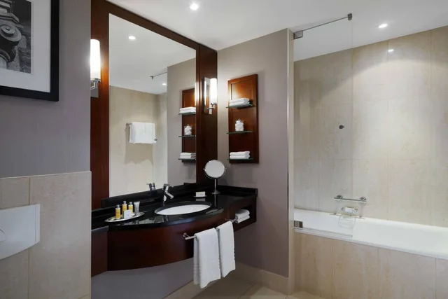 غرفة قياسية بسرير كينج، Marriott Cologne 4/6