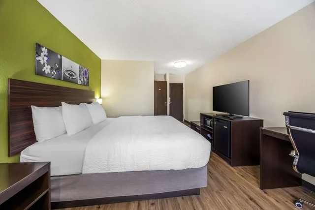 غرفة بسرير كينج، Sleep Inn & Suites Salina I-135 2/5