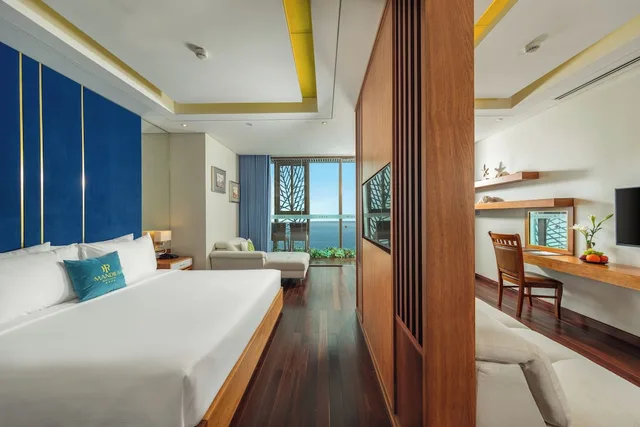 Suite, King Bed, Ocean Front، Mandila Beach Hotel Danang 3/5