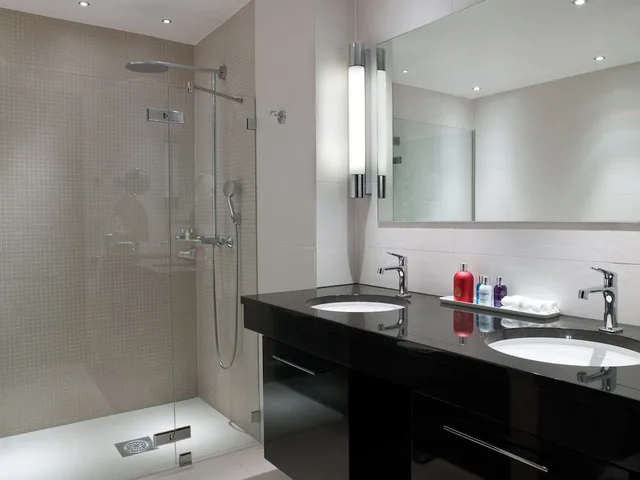 Superior, Double Bed, Street or Courtyard View، Grand Hotel Stockholm 3/3