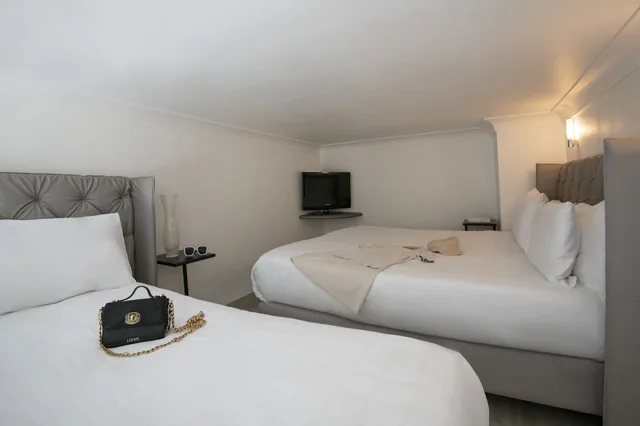 Room, Triple, 3 Beds, Golden Tulip Cannes de Paris 5/10
