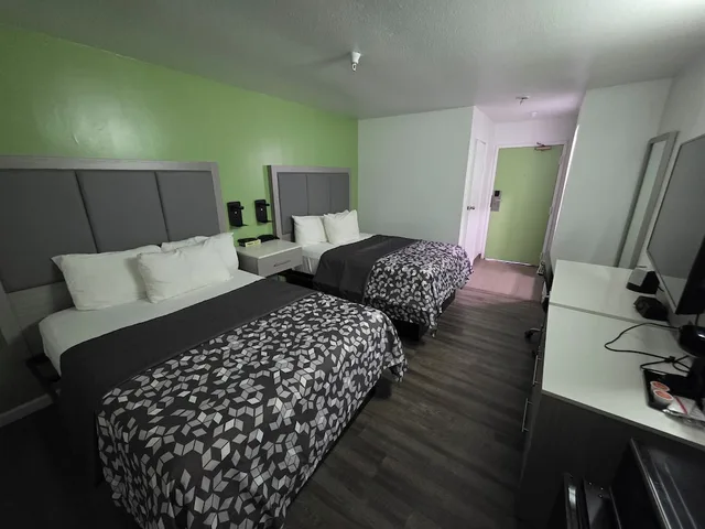 غرفة قياسية بسريرين مزدوجين، The Aqua Pacific Hotel 2/3