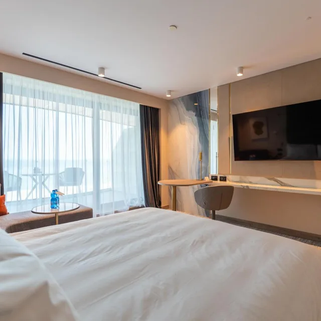 غرفة قياسية بسرير كينج بإطلالة على النهر بشرفة، Crowne Plaza Constanta Mamaia Beach 2/10