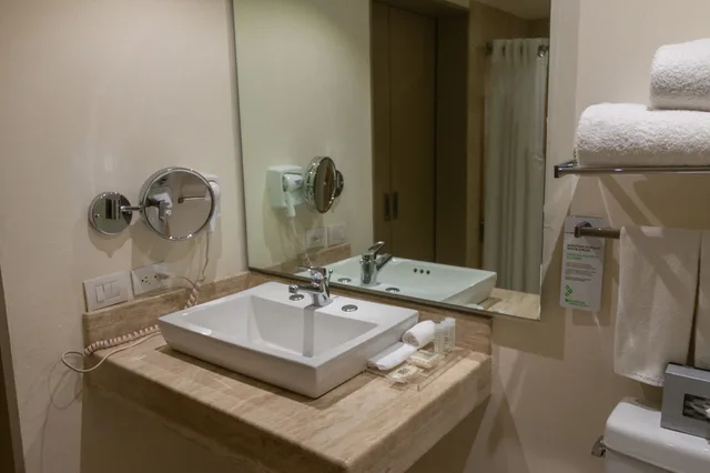 غرفة بسريرين مزدوجين لذوي الإعاقة، Wyndham Garden Guadalajara Expo 2/5