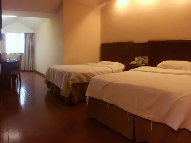 Family, GreenTree Inn Shanghai Songjiang Xinqiao Jiuxin Road Express Hotel 1/1