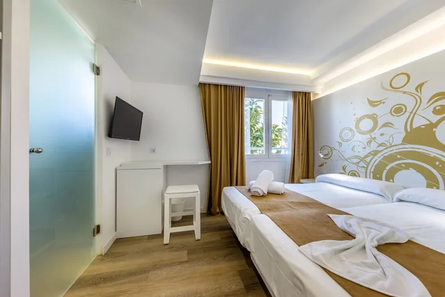 Standard, Twin Beds, Balcony, WelikeHotel Triton beach 1/10