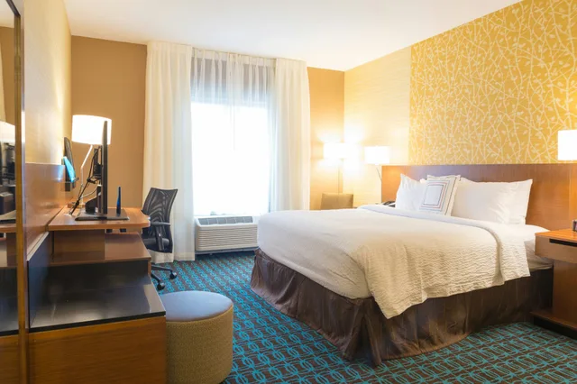 غرفة بسرير كينج، Fairfield Inn And Suites Dickson 1/1