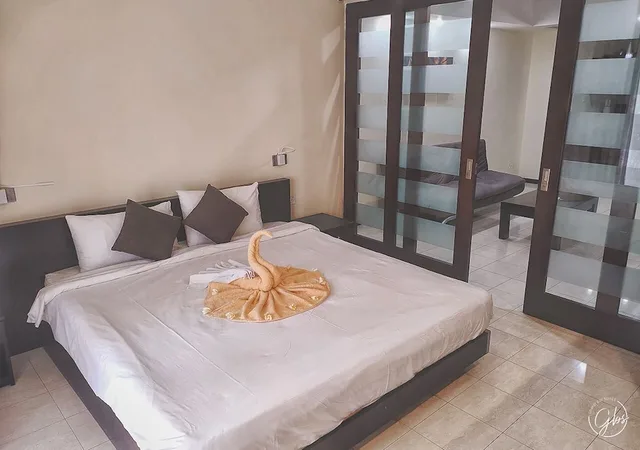 1 Bedroom, Apartment, Double Bed, Sofa, Grand Bay Suites 1/5
