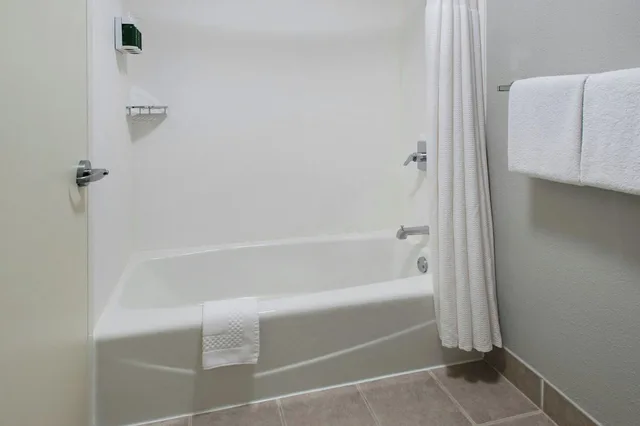 غرفة بسرير كينج لذوي الإعاقة، Courtyard By Marriott Annapolis 5/5