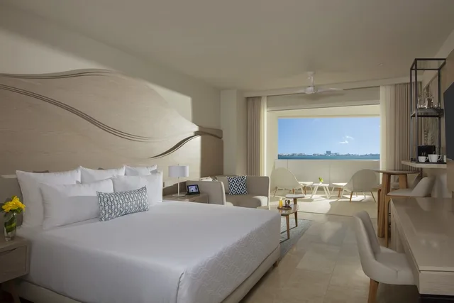 Live Big, Xcelerate, Junior Suite, King Bed, Ocean Front، BREATHLESS CANCUN SOUL RESORT AND SPA 4/7