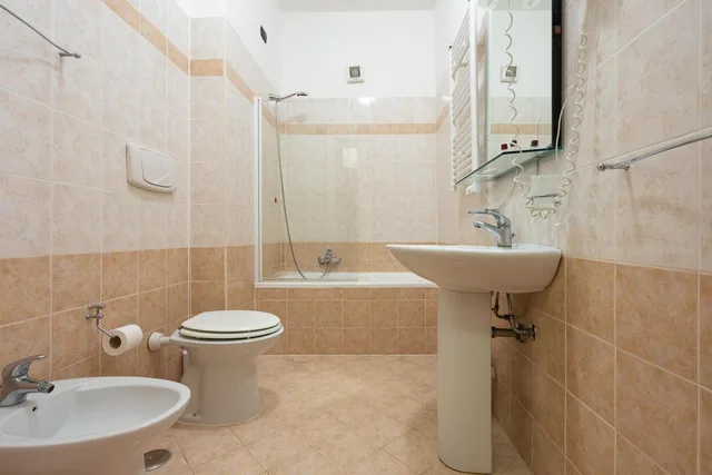 غرفة ثلاثية، Garden Hotel 5/5