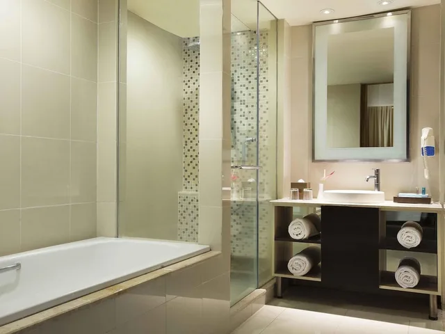 غرفة ديلوكس بسرير كينج، Courtyard by Marriott Manado 10/10