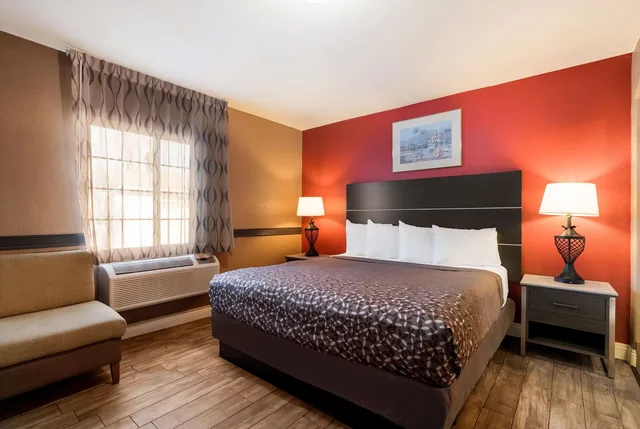 غرفة بسرير كينج، Rodeway Inn Near Coachella 2/4