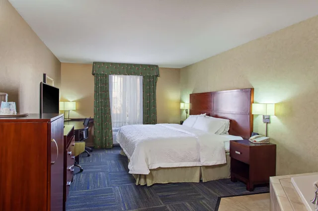 استوديو بسرير كينج بحوض جاكوزي، Hampton Inn Suites Merced 1/3