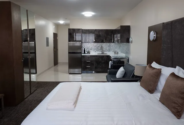 غرفة قياسية كبيرة بسرير كوين بمطبخ، Hotel Montreal Metropolitan, an Ascend Collection Hotel 6/10