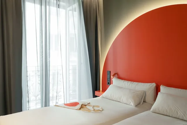 Deluxe, Queen Bed, Chic&basic Dot Hotel 1/5