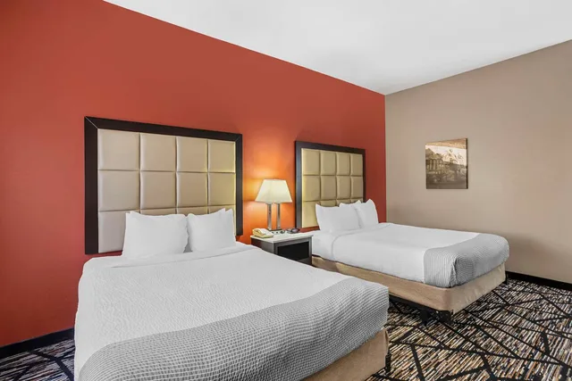 غرفة بسريرين كوين مع أريكة بحوض استحمام لذوي الإعاقة، Best Western Carlisle 2/4
