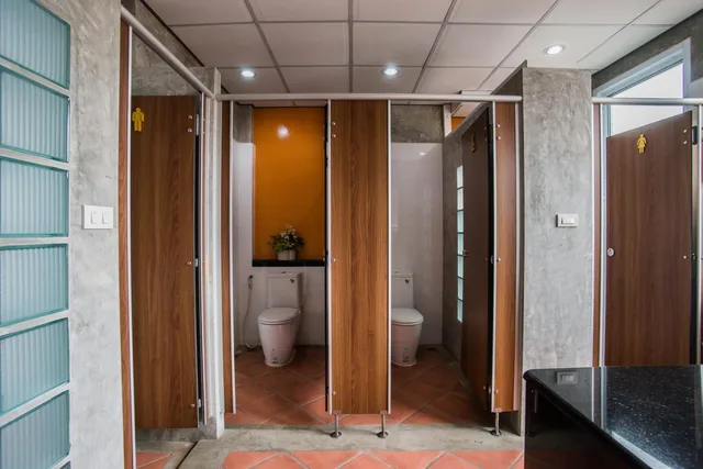 Room, Twin Beds, Shared Bathroom, No Window، Banthat Thong Hostel 5/5