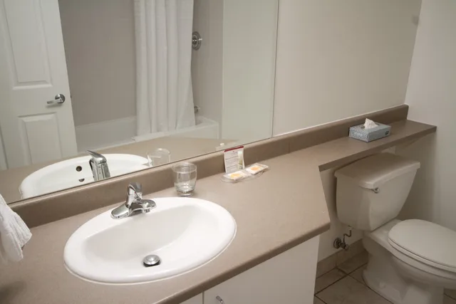استوديو بسرير كوين، Hotel Saint Laurent Montreal 6/7