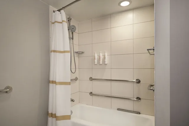 غرفة ديلوكس بسريرين كوين لذوي الإعاقة، Salt Lake City Marriott Downtown 3/3