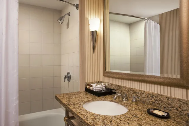 غرفة قياسية بسرير كينج، Sheraton Atlantic City Convention Center Hotel 4/4