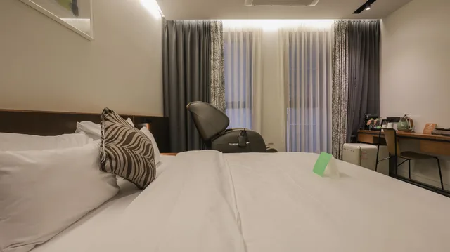 غرفة بريميير بسرير كينج، KYND HOTEL 3/4