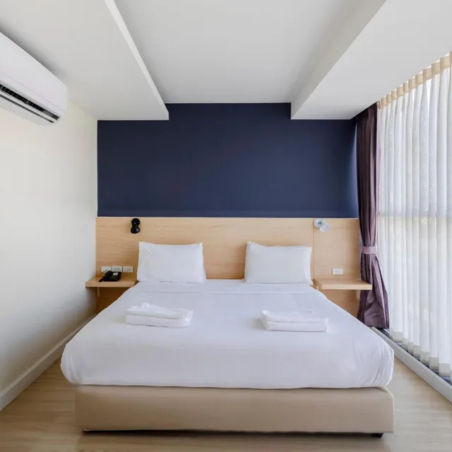 Superior, Double Bed, Solo Express Sukhumvit 81 3/10