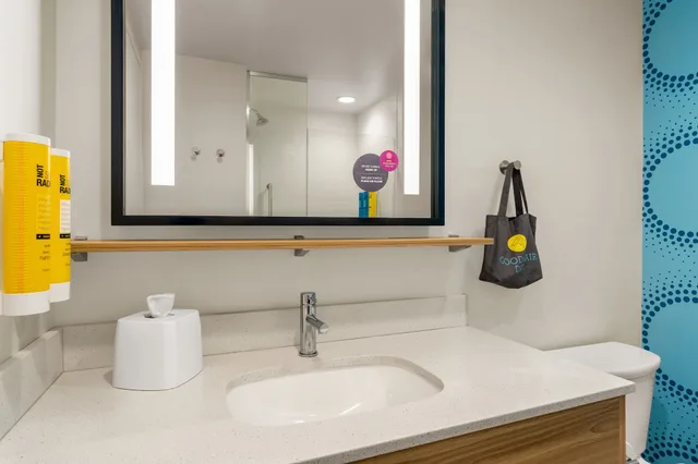 غرفة بسريرين كوين بحوض استحمام، Tru By Hilton Lancaster East 4/4