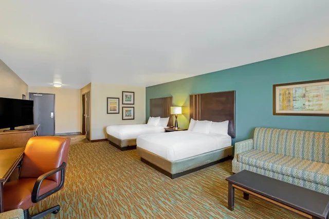 غرفة بسريرين كوين لذوي الإعاقة، La Quinta Inn & Suites by Wyndham Gillette 2/6