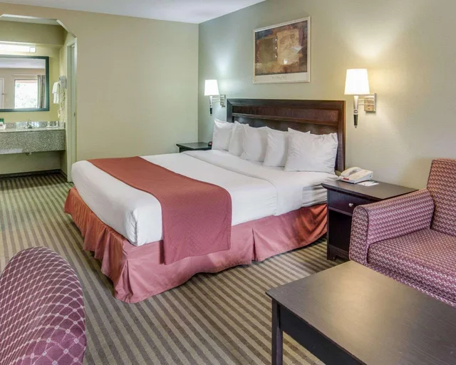 غرفة بسرير كينج لذوي الإعاقة، Quality Inn Mount Pleasant 2/5