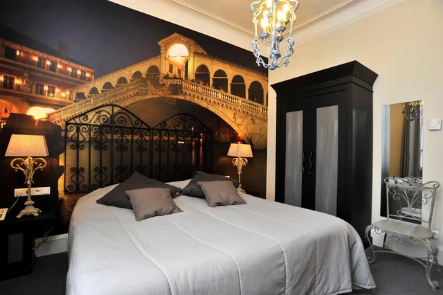 Theme, Superior, Twin Beds، Golden Tulip West Ende 10/10