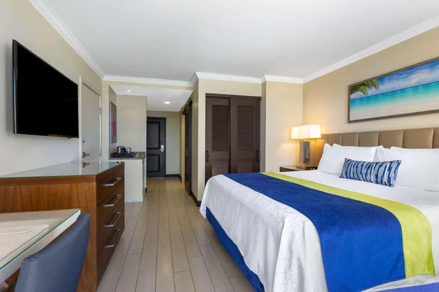 غرفة بسرير كينج لذوي الإعاقة، Wyndham Deerfield Beach Resort 1/2