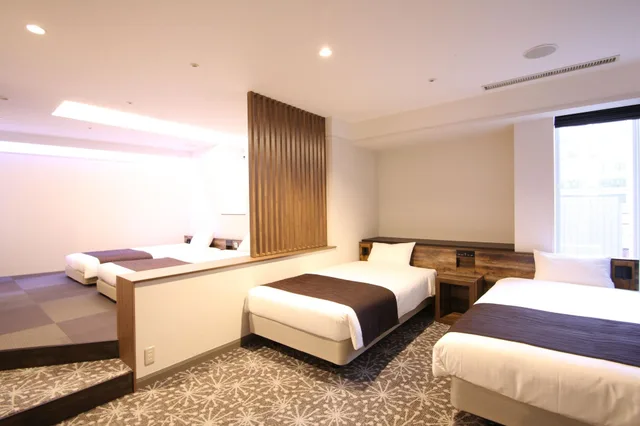 غرفة يابانية غربية عائلية بسرير مزدوج بحمام خاص بحوض استحمام، Quintessa Hotel Sapporo 1/8