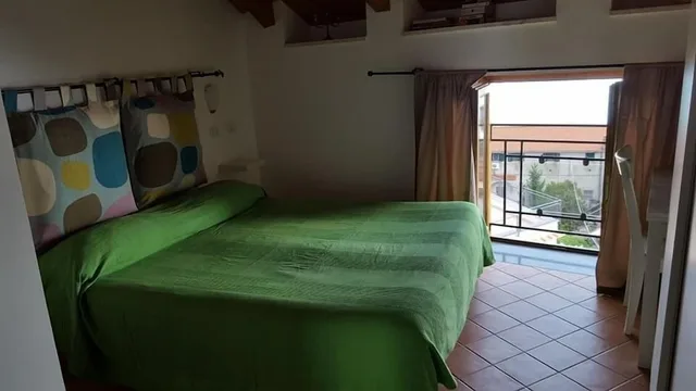 غرفة كلاسيكية بسرير كوين وسرير فردي بإطلالة على البحر، Casa Falcone B And B 2/2