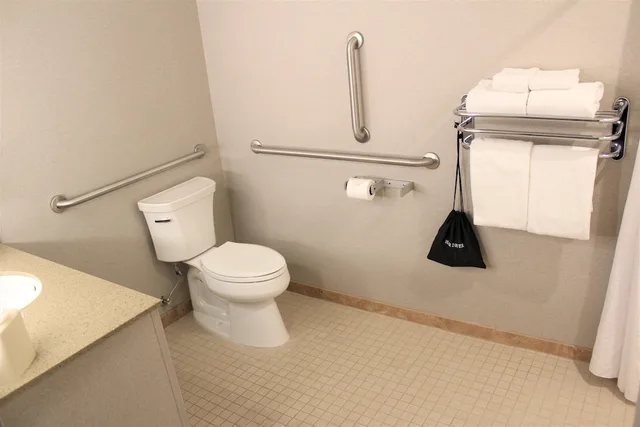غرفة قياسية بسرير كوين لذوي الإعاقة، Holiday Inn Express Hotel Suites Cheney University Area 3/4