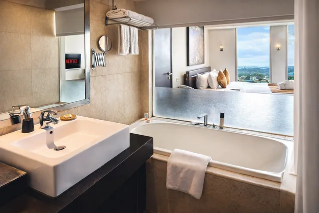 غرفة كلوب تنفيذية بسرير مزدوج، Hotel Grand Candi Semarang 3/4