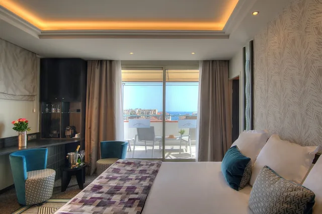 جناح فاخر بسرير كينج وسرير كوين بإطلالة على البحر بشرفة، Hotel Le Mondial, BW Premier Collection 4/8