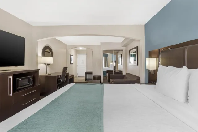 جناح بسرير كينج بشرفة لذوي الإعاقة، Best Western Plus Tallahassee North Hotel 3/6