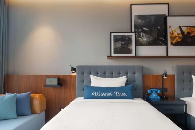 غرفة قياسية بسريرين منفصلين، The WB Abu Dhabi, Curio Collection by Hilton 4/7