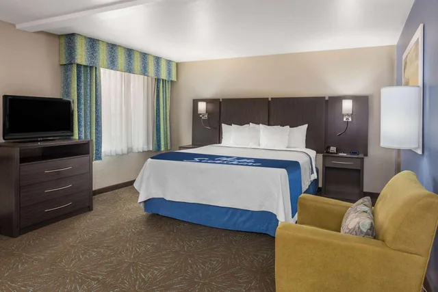 جناح استوديو بسرير كينج مع أريكة، Days Inn & Suites by Wyndham East Flagstaff 3/7