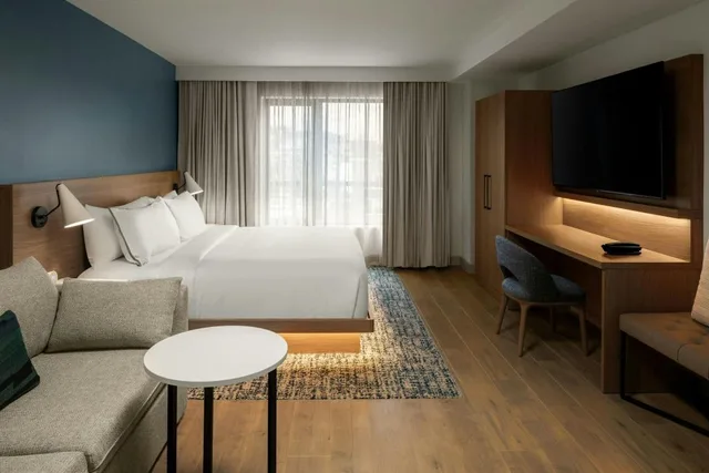 Studio, King Bed, Space Needle View, City View, Sofa، Element Seattle Downtown 4/5
