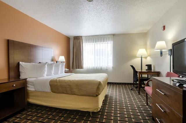 غرفة قياسية بسرير كينج، Quality Inn Osceola, IA 2/2